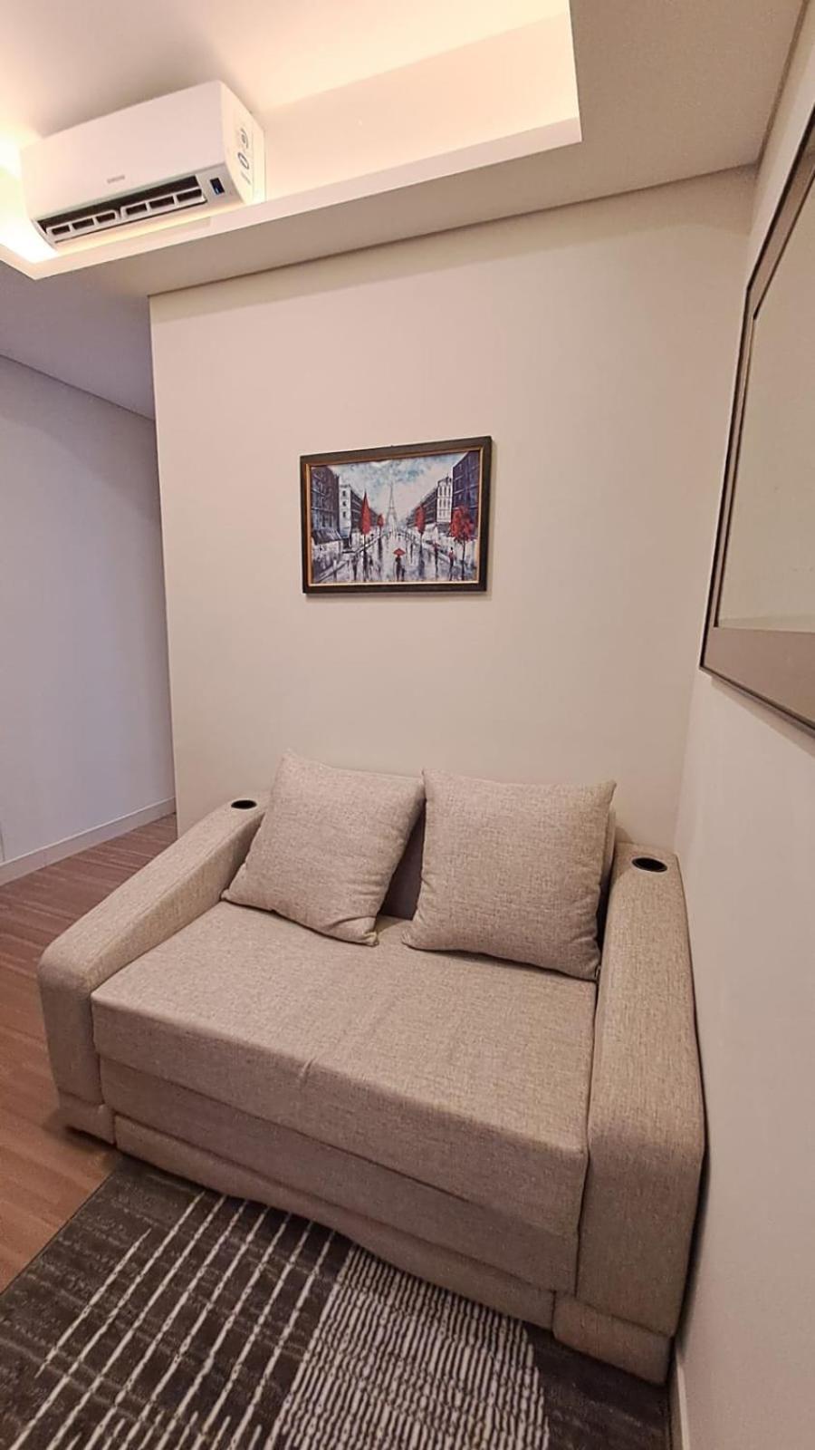 Gold Coast Netflix Wifi Paris Sofabed Jakarta